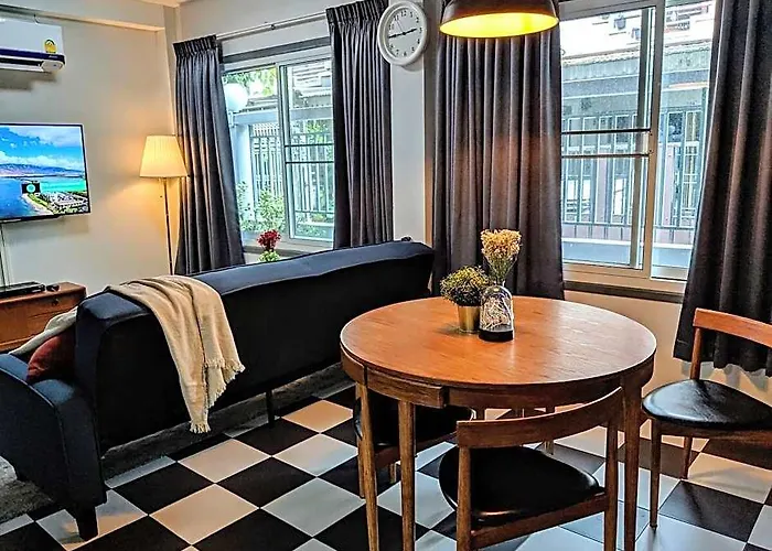 Entiresinglehouse 2br 400m-mrt Huaikwang 2carpark Hotel