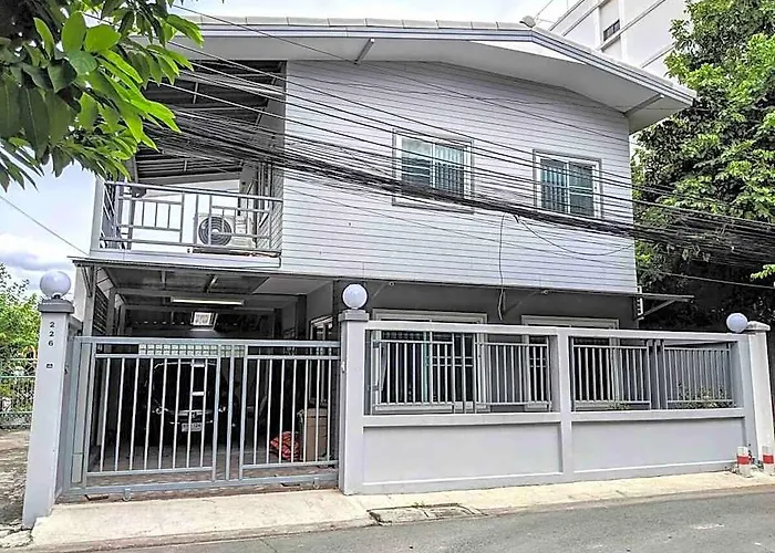 Entiresinglehouse 2br 400m-mrt Huaikwang 2carpark Bangkok